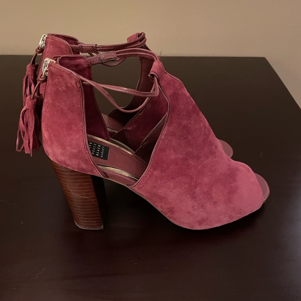 White House black market suede heels w/tassel Sz 9.5